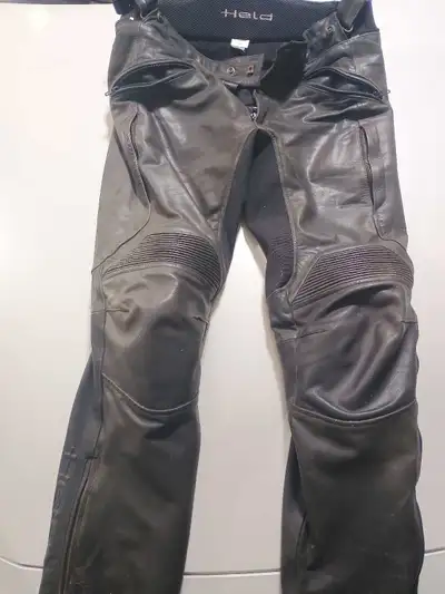 Engineered in Germany held motorcycle pants, size 40 euro size 50 Knee armour, adjustable waist band...