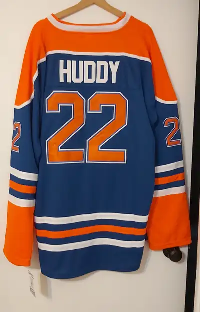 5 Edmonton Oilers Jerseys Extra Large $70 Each Firm, View more