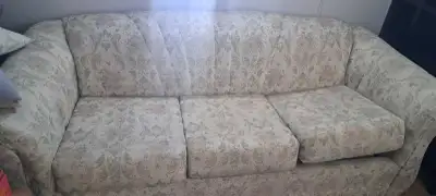 This is a used sofa bed, still in good condition and perfect for guests or small spaces. It features...
