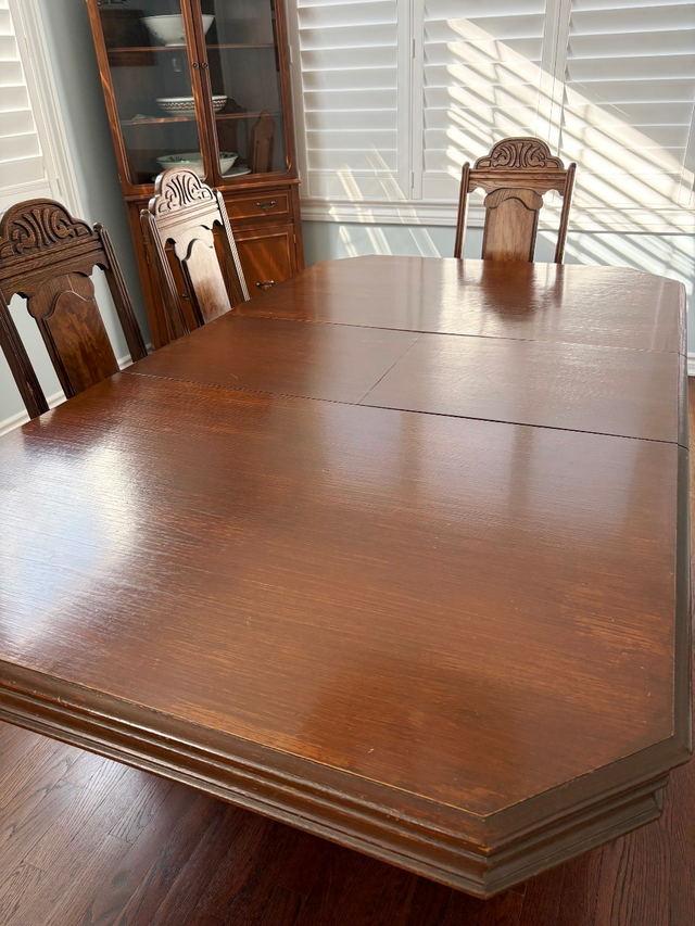 REDUCED! Lovely Solid Rectangle Dining Room Table, 6 Chairs,Leaf in Dining Tables & Sets in Oakville / Halton Region - Image 4