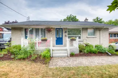 ✨ Renovated 1 Bedroom + DEN-LEGAL Basement Apartment – Midtown Waterloo – in-Suite Laundry, Utilitie...