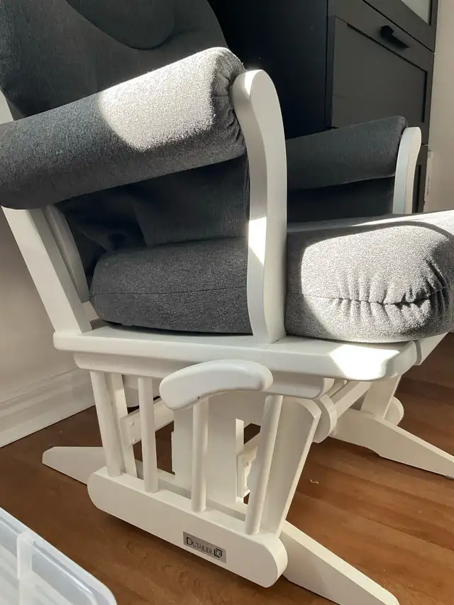 Dutailier rocker chair in Chairs & Recliners in Markham / York Region - Image 3