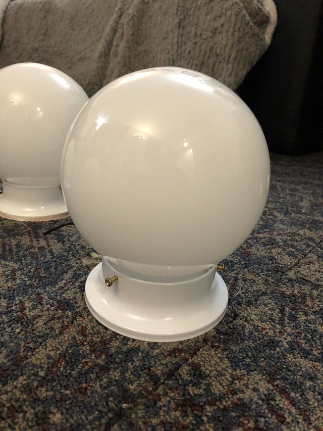 Vintage milk glass lights in Arts & Collectibles in Mississauga / Peel Region - Image 3