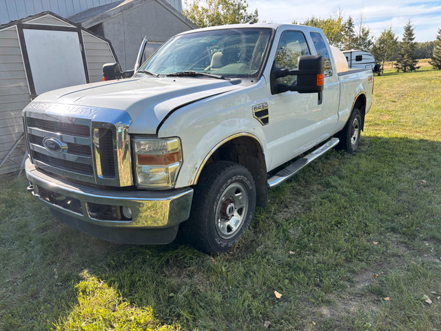 2008 F-250 Super Duty Supercab XLT in Cars & Trucks in Medicine Hat - Image 3