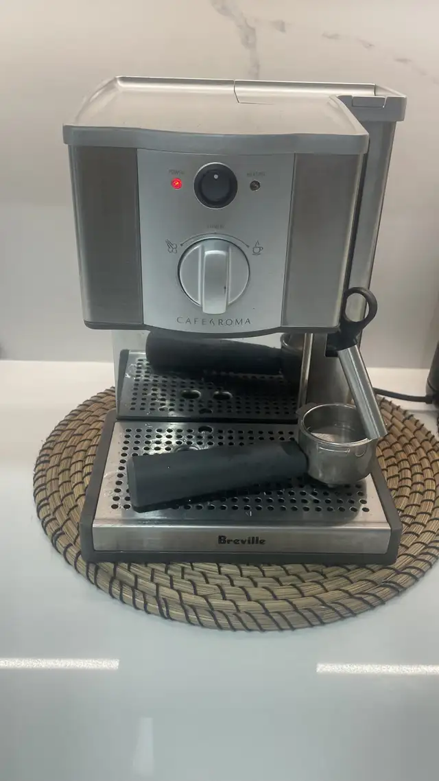 Breville Cafe Roma Espresso Coffee Machine in Coffee Makers in City of Toronto - Image 3