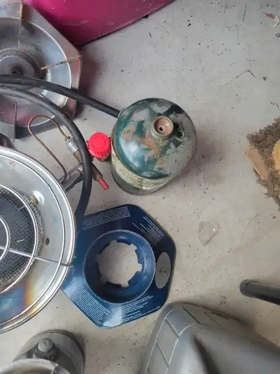And also 4 propane tanks all 4 under half price is for all
