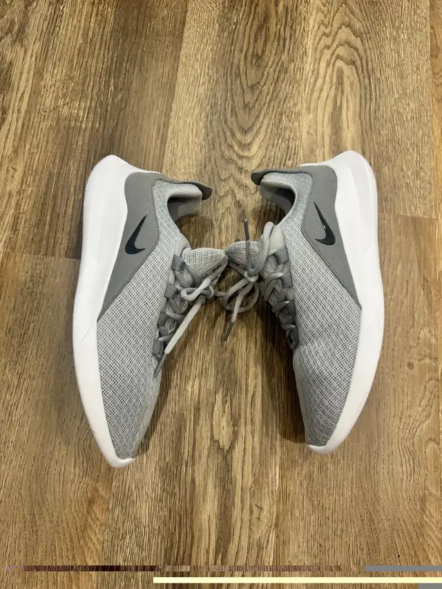 Nike men’s sneakers size 7.5 in Men's Shoes in Calgary - Image 4