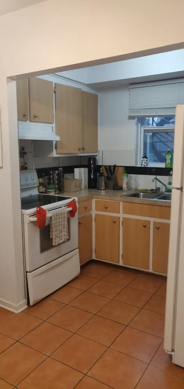 METRO JEAN-TALON, 4 et DEMI, DEUX CHAMBRES FERMÉES, POUR AVRIL