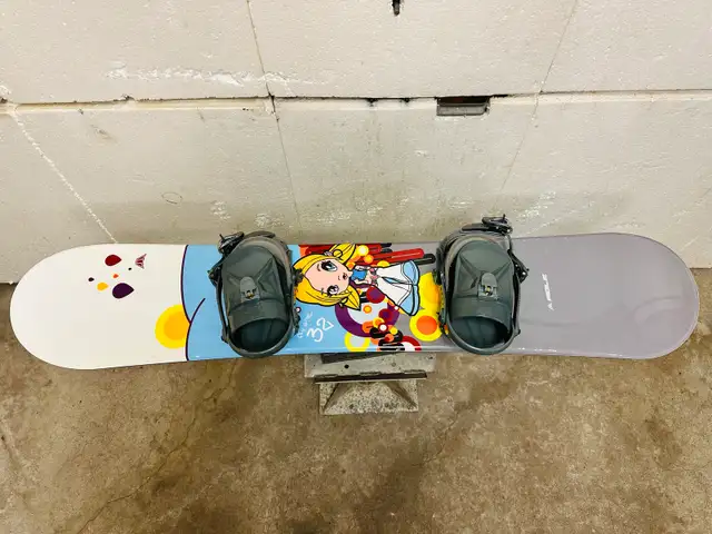 Mole snowboard 132 cm with Sims small bindings in Snowboard in Markham / York Region - Image 5