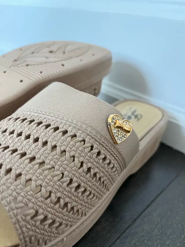 Brand New Sandals  in Women's - Shoes in Hamilton - Image 5