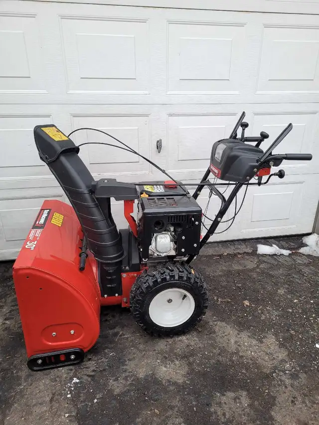 Yard Machines 30" snowblower in Snowblowers in Kitchener / Waterloo - Image 8