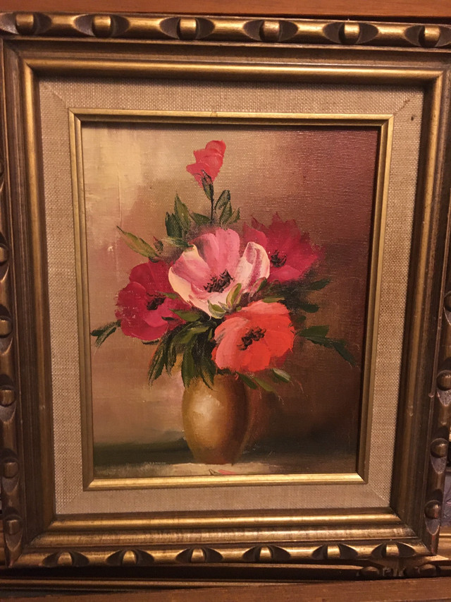 Red flowers in vase in Arts & Collectibles in Ottawa