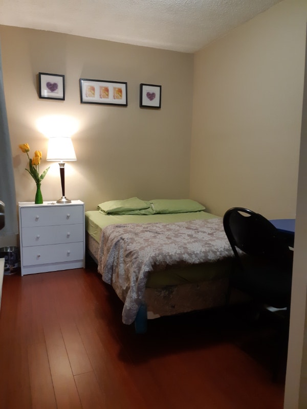 Room for Rent (East Vancouver townhouse) Champlain Heights area Room Rentals & Roommates