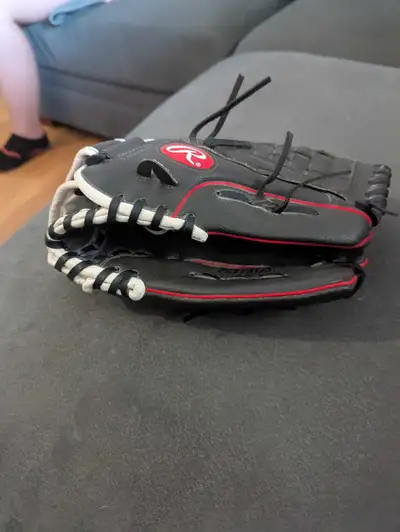 Kid's Rawlings Baseball Glove , View more