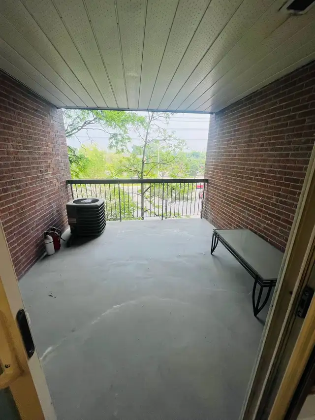 SHARED ROOM AVAILABLE IN MISSISSAUGA. PRIME LOCATION INC UTILITY