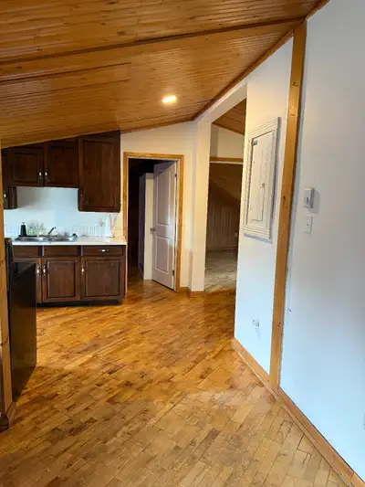 Bright and spacious. Close to all amenities. 2 bedroom apartment available ( $1685) power, heat and...