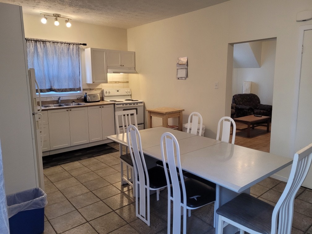 6 ½ à louer – tout meublé – 3 chambres fermées - Sherbrooke — photo 2