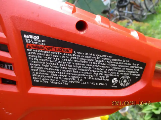 Black & Decker Cordless Grass Trimmer for Parts in Lawnmowers & Leaf Blowers in Kingston - Image 6