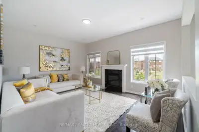 Private Room Available for Female at Brampton near Trinity Mall. Rent $550 include Utilities & Wifi....