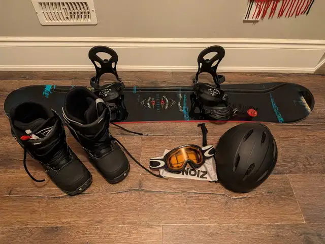 Snowboard and accessories in Snowboard in Mississauga / Peel Region - Image 2