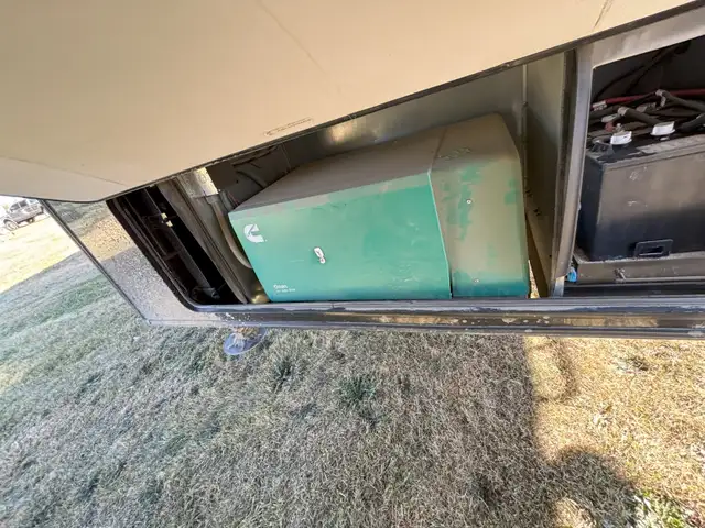 2019 - Jayco Talon 413T Toy Hauler – 3/4 Ton Towable + Drop Hitc in Travel Trailers & Campers in Edmonton - Image 10