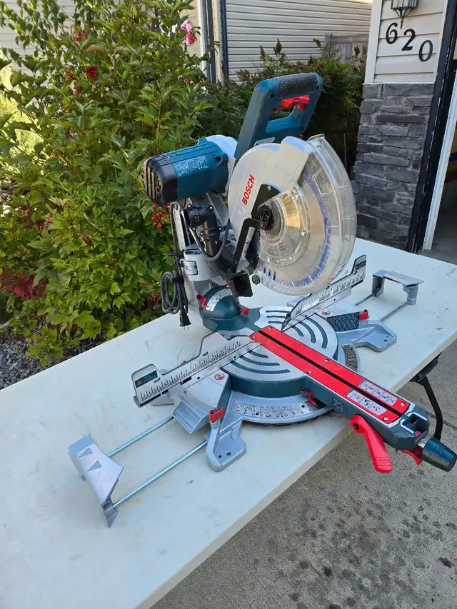 Bosch GCM12SD Double Bevel Miter Saw63793631517699120