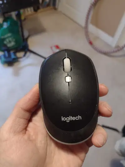 Logitech wireless mouse M535 good condition barely used, View more