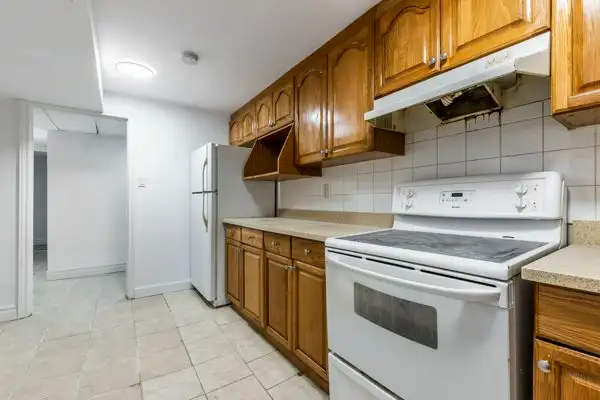Students housing rental in Room Rentals & Roommates in Kitchener / Waterloo - Image 5