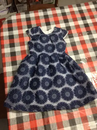 Girls dress, size 7, navy blue From smoke free and pet free home Cash only please. No deliveries
