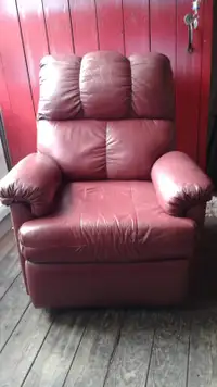 Leather Recliner ----in Great Clean Condition