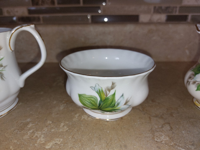 3 Pieces Royal Albert Trillium Creamer Sugar Mug Cup in Kitchen & Dining Wares in St. Catharines - Image 3