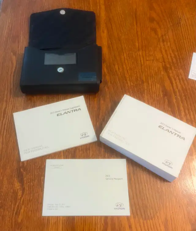 2013 Hyundai Elantra Owner's Manual & OEM Leather Case