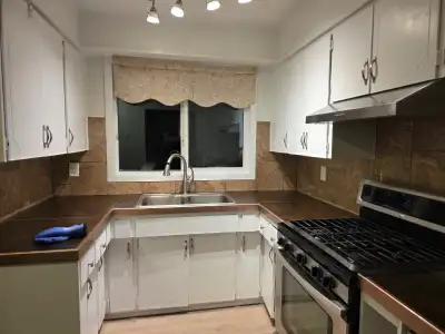 -3 rooms and 1 bathroom -Kitchen with all the appliances including dishwasher -Washer dryer -Energy-...