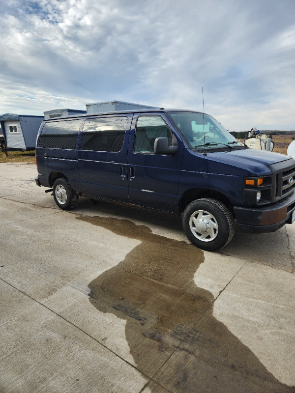 Used Ford Econoline Van in Cars & Trucks in London - Image 4