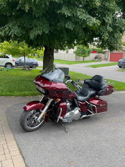 Great touring bike. Comfort, power and ample storage. Detachable Tour Pack, hidden antenna, new Vanc...