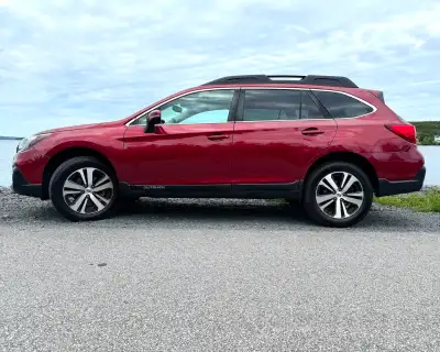 The 2019 Subaru Outback 3.6R Limited is a highly sought-after, rugged SUV/wagon featuring a smooth 2...