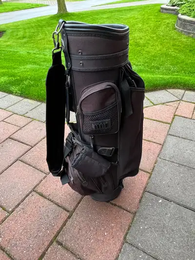 Golf bag with cover