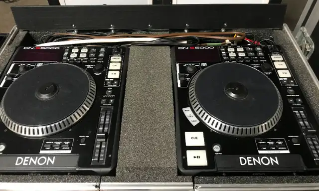 2 Denon DJ DN-S5000 Table Top Single CD Player in Performance & DJ Equipment in City of Montréal - Image 8