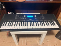 YAMAHA psr-e373 electronic keyboard with barely any signs of use