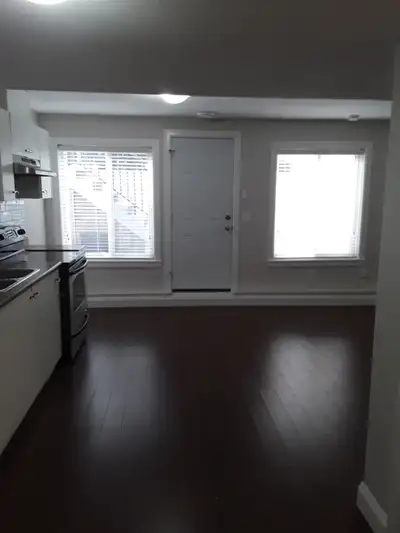 Clean and well-maintained (1 bedroom Lane Way house for rent in a quiet and safe neighbourhood. - pr...