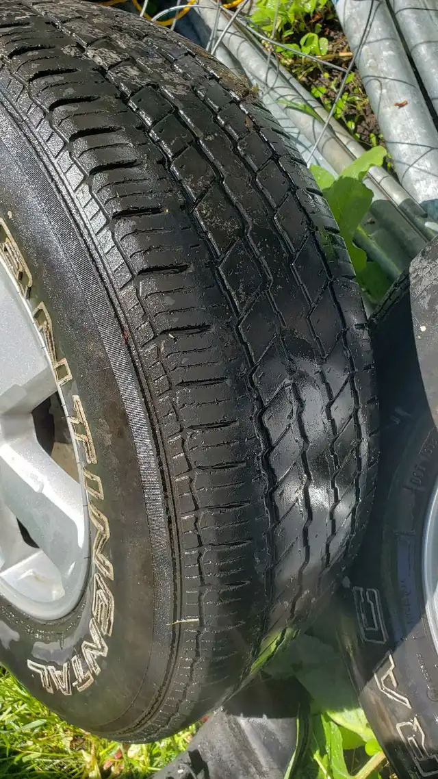 4 Continental tires and Ford rims P235/70R16 in Tires & Rims in City of Montréal - Image 5