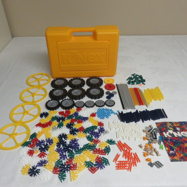 K'NEX Hard Carrying Case W/369 Pieces Yellow Vintage in Toys & Games in Red Deer - Image 2