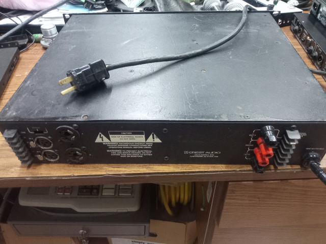 Crest FA 901 Amplifier in General Electronics in Oshawa / Durham Region - Image 3