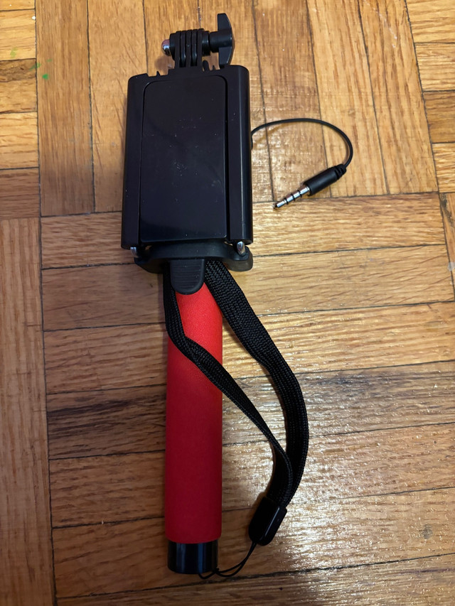 Foldable Selfie Stick in Cell Phone Accessories in Mississauga / Peel Region - Image 2