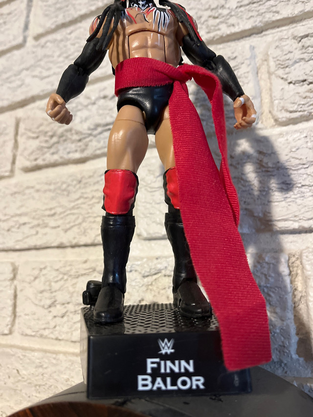 Finn balor best sale entrance greats figure