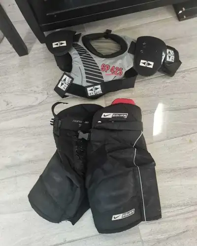 Easton SP425 Shoulder Pads and Bauer Hockey Pants, View more