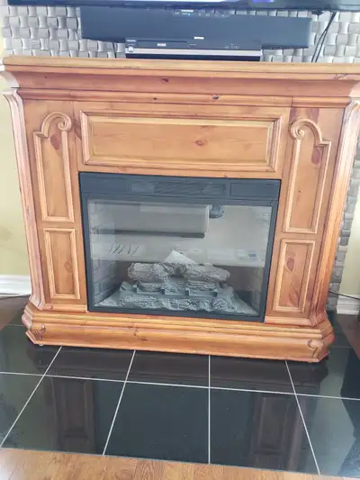 FOYER ÉLECTRIQUE EN BOIS, LARGEUR 52", HAUTEUR 43", PROFONDEUR 17"