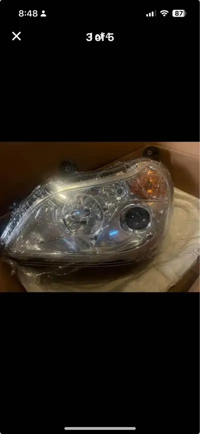 Kenworth headlight for truck the price is only for 1 headlight, I have both right and left in stock...