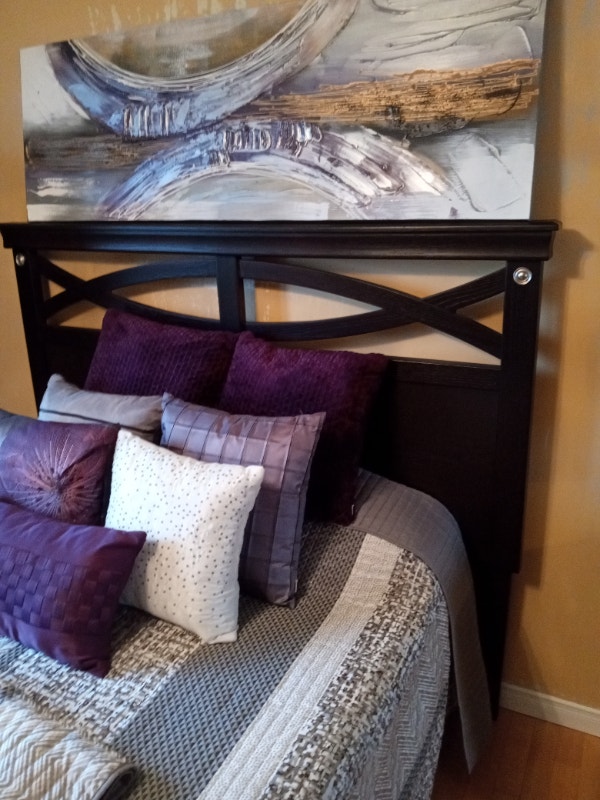 COUVRELIT TRÈS GRAND, COUSSINS (8), JETÉ, CADRE AU MUR Décoration