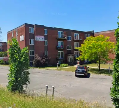 1560$ - Disponible a partir du Juillet, 4 1/2 à La Prairie -Rive Sud de Montréal, 450-444-4895. Rue...
